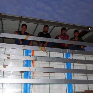 Patru sirieni ascunşi într-un autocamion, descoperiţi la P.T.F. Zimnicea