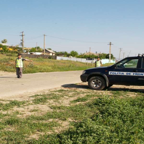 Fără permis auto, la volanul unui autoturism neînmatriculat