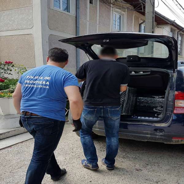 Ţigări de contrabandă depistate la frontieră
