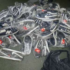 Articole vestimentare,  susceptibile a fi contrafăcute,  confiscate la P.T.F. Giurgiu