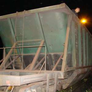 Aproximativ 30.000 de ţigarete, ascunse printre minereu de fier,  transportat de un tren de marfă