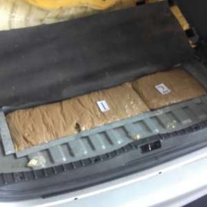 Peste 2.8 kg marijuana ascunse în portbagajul unui autoturism, descoperite la Punctul de Trecere a Frontierei Calafat