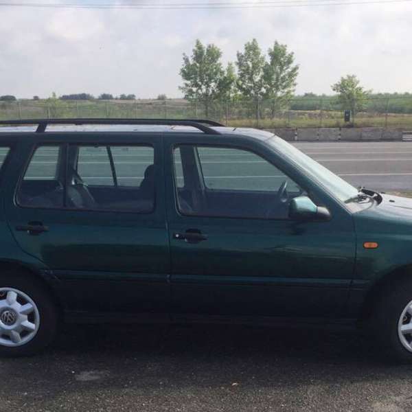 Cetăţean român care conducea un autoturism radiat din circulaţie, depistat de poliţiştii de frontieră arădeni