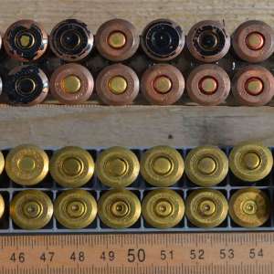 Carabina și cartușe descoperite de polițiștii de frontieră suceveni, la Cârlibaba