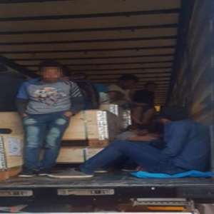 Nouăzeci şi unu de cetățeni din Irak şi Siria ascunși într-un TIR,  depistați la P.T.F. Nădlac II