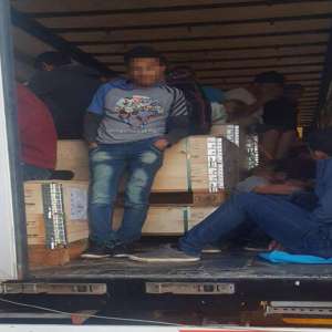 Nouăzeci şi unu de cetățeni din Irak şi Siria ascunși într-un TIR,  depistați la P.T.F. Nădlac II