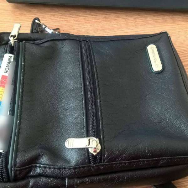 Cărţi de identitate româneşti false, ascunse în borsetele a doi cetăţeni moldoveni