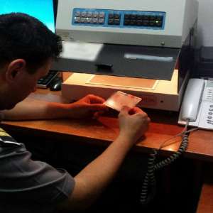 Carte de identitate românească falsă, ascunsă în borseta unui cetăţean moldovean