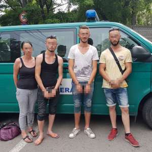 Doi cetăţeni din Kosovo și doi din Albania, opriţi la granița cu Serbia