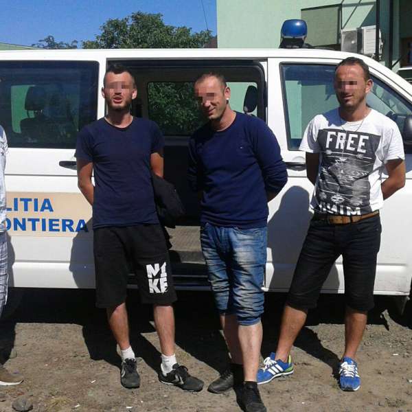 Trei cetăţeni din Kosovo și un sârb, opriţi la granița cu Serbia