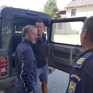 Doi bărbați din Albania și Kosovo, opriţi la granița cu Serbia