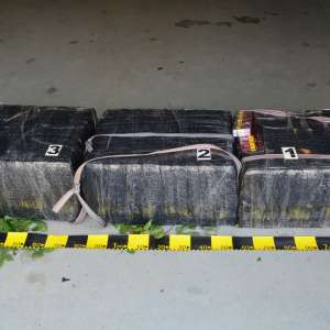 Contrabandişti reţinuţi cu focuri de armă