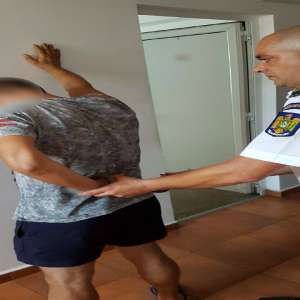 Urmărit internaţional, depistat la P.T.F. Oancea