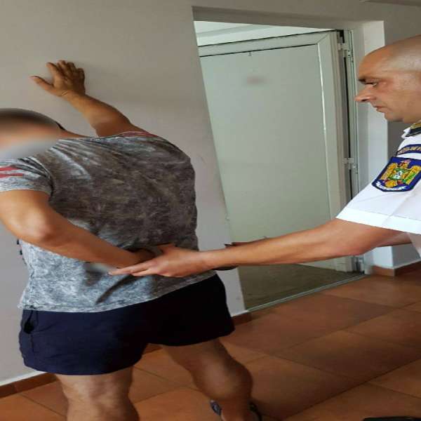 Urmărit internaţional, depistat la P.T.F. Oancea