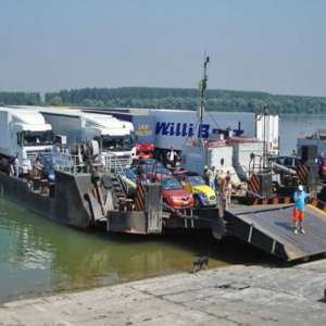 Trecerea cu bacul pe timpul nopţii la PTF Bechet a fost reluată