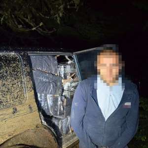 Cetăţeni români reţinuţi cu focuri de armă, la frontiera de nord