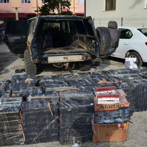 Cetăţeni români reţinuţi cu focuri de armă, la frontiera de nord