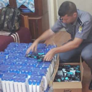 Produse cosmetice şi de curăţenie, fără documente de provenienţă, confiscate de poliţiştii de frontieră mehedinţeni