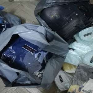Zeci de articole de îmbrăcăminte susceptibile a fi contrafăcute, confiscate în P.T.F. Vama Veche