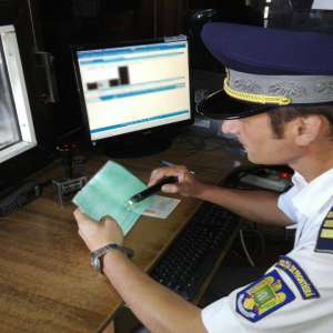 Asigurări tip RCA false, depistate la Albiţa