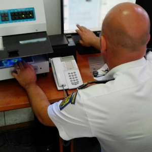 Cărţi de identitate româneşti false, descoperite asupra a doi cetăţeni moldoveni