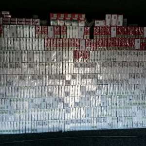 Aproximativ 15.000 de pachete cu ţigări, ascunse în pereţii dublii, portiere sau bordul unor autovehicule