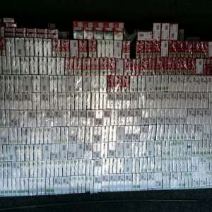 Aproximativ 15.000 de pachete cu ţigări, ascunse în pereţii dublii, portiere sau bordul unor autovehicule