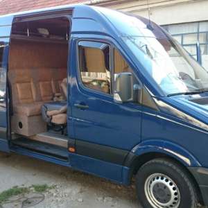 Aproximativ 15.000 de pachete cu ţigări, ascunse în pereţii dublii, portiere sau bordul unor autovehicule