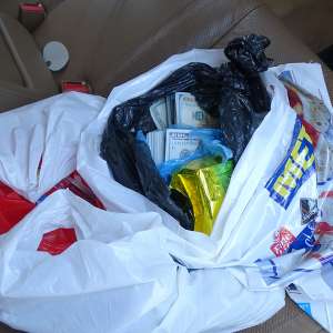 182.000 dolari nedeclarați și ascunși în torpedoul mașinii unui cetățean bulgar, confiscați de polițiștii de frontieră de la Giurgiu