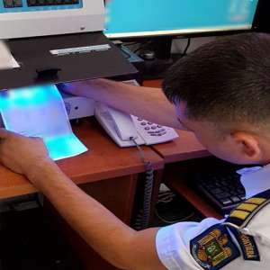 Documente false pentru autoturisme, descoperite la Sculeni