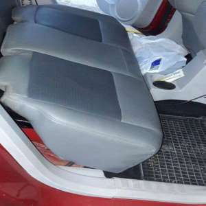 Aproximativ 90.000 de țigarete ascunse în podeaua, portierele și aripile din spate ale unui autoturism