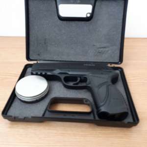 Pistol cu capse confiscat la frontieră