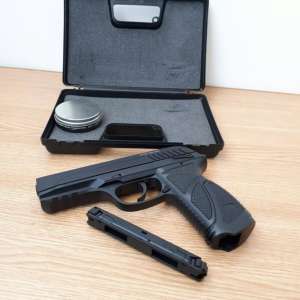 Pistol cu capse confiscat la frontieră