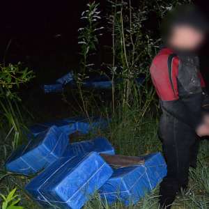 Doi ucraineni care au încercat să introducă ilegal în țară țigări de contrabandă, reținuți la frontiera de nord