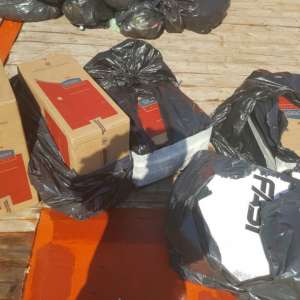 Aproximativ 100.000 de ţigarete de contrabandă, ascunse în tomberoanele de gunoi de la bordul unei nave sub pavilion Norvegia