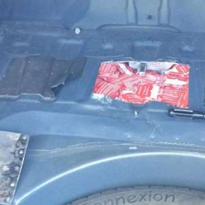 Mii de comprimate cu substanţe anabolizante, ascunse în semiaripile din spate ale unui autoturism, depistate în P.T.F. Rădăuţi Prut