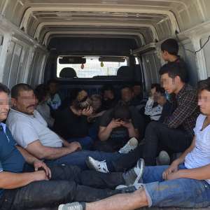 Poliţiştii de frontieră constănţeni au oprit 18 migranți sirieni care au încercat să intre ilegal în România