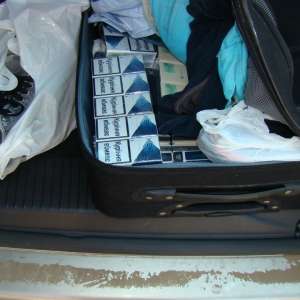 Bagajele unei femei „emanau” o aromă de tutun