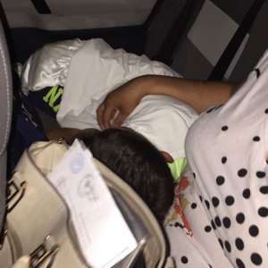 Minor ascuns sub o pătură, pe bancheta din spate a unui autoturism, pentru a fi scos ilegal din ţară