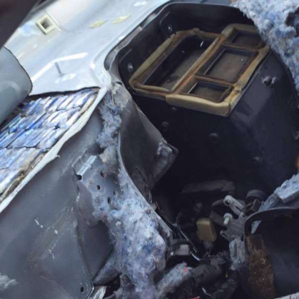 Bord de Mazda umplut cu ţigarete de contrabandă