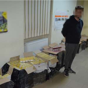 Țigări de contrabandă, în valoare de un sfert de milion de lei, confiscate la frontiera de nord