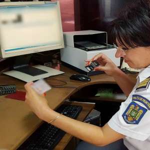 Un permis de conducere fals, trei infracțiuni