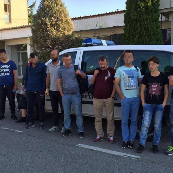 Paisprezece cetățeni din Siria şi Irak, opriți la frontieră din drumul ilegal spre Spațiul Schengen