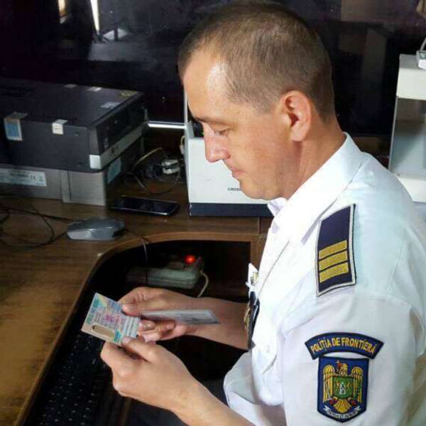 Depistat la volanul unui ansamblu de vehicule cu permis de conducere fals