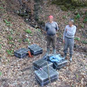 Liderul unei grupări infracționale organizate, axată pe contrabanda cu țigări, și alți 21de membri ai reţelei au fost trimişi în judecată