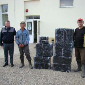 Liderul unei grupări infracționale organizate, axată pe contrabanda cu țigări, și alți 21de membri ai reţelei au fost trimişi în judecată