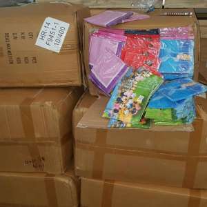 Accesorii pentru petrecere în valoare de peste 1.000.000 lei, confiscate în Portul Constanţa Sud Agigea