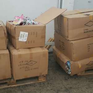 Accesorii pentru petrecere în valoare de peste 1.000.000 lei, confiscate în Portul Constanţa Sud Agigea