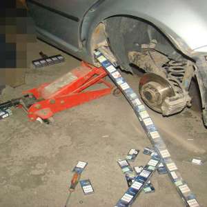 Peste 17.000 de pachete cu țigări, confiscate la frontiera de nord