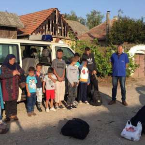 Treisprezece migranţi, depistaţi la frontiera cu Ungaria